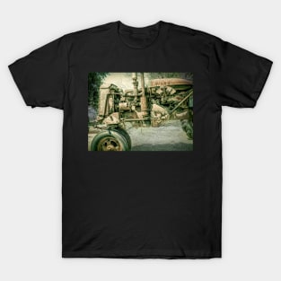 Country Time Memories Antique Tractor photograph T-Shirt